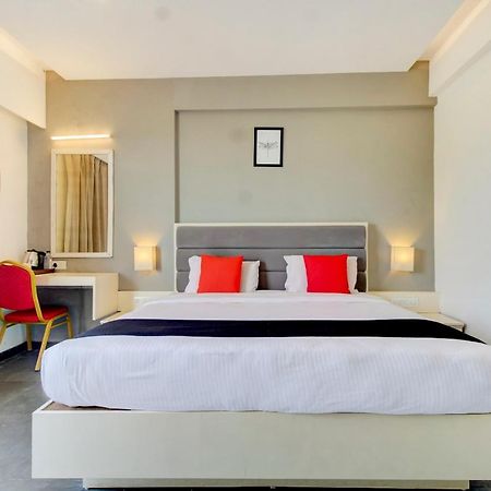 Capital O 77219 Hotel Dwarwata دهرواد المظهر الخارجي الصورة