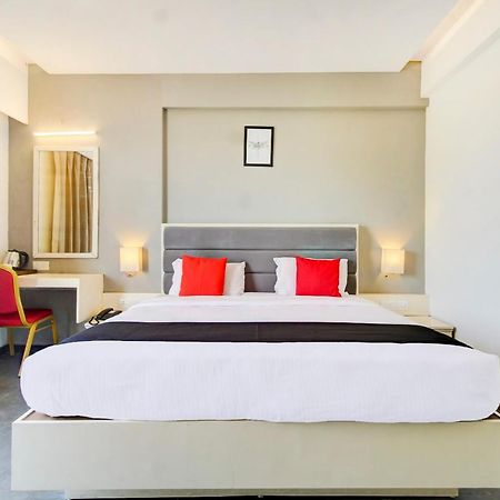 Capital O 77219 Hotel Dwarwata دهرواد المظهر الخارجي الصورة