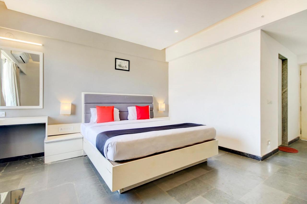 Capital O 77219 Hotel Dwarwata دهرواد المظهر الخارجي الصورة