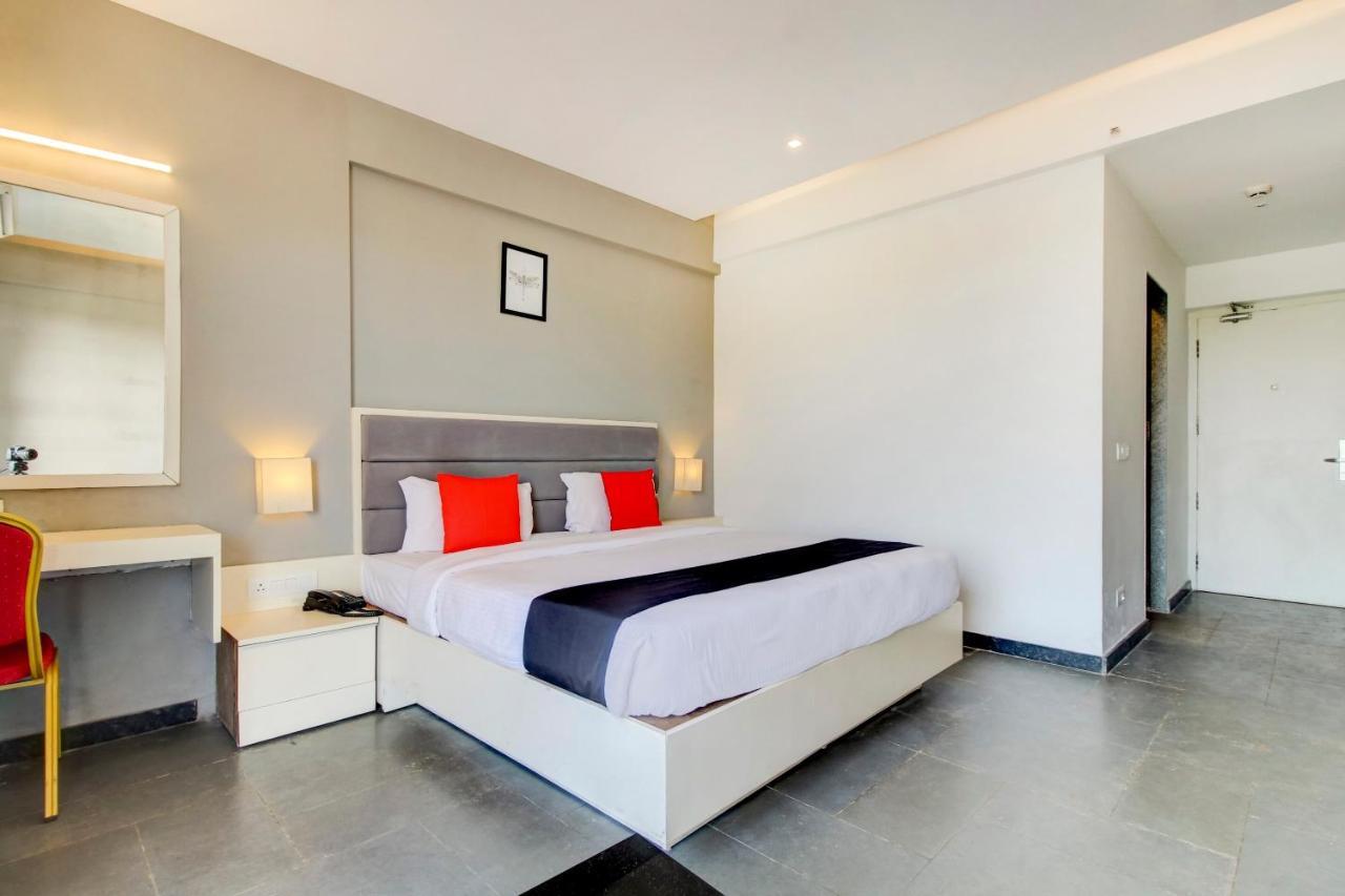 Capital O 77219 Hotel Dwarwata دهرواد المظهر الخارجي الصورة