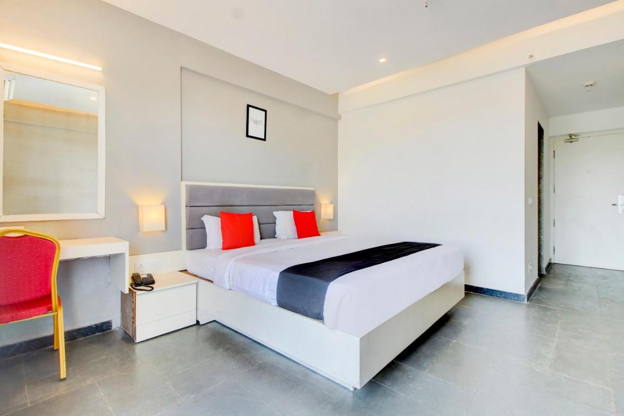 Capital O 77219 Hotel Dwarwata دهرواد المظهر الخارجي الصورة