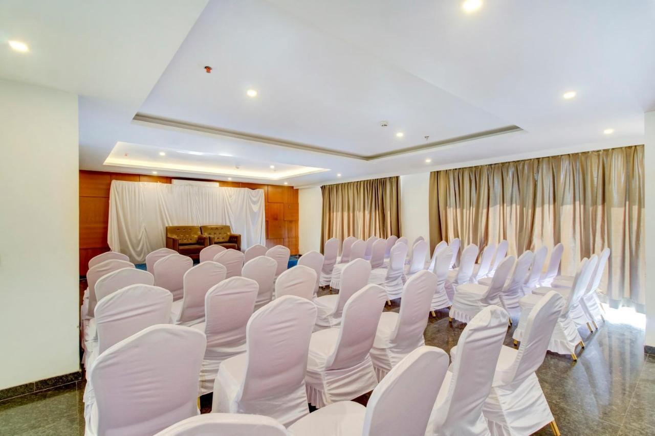 Capital O 77219 Hotel Dwarwata دهرواد المظهر الخارجي الصورة